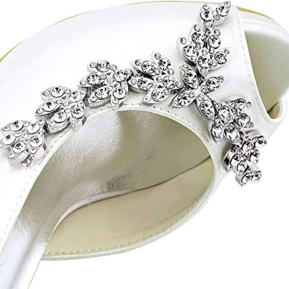 GORGEOUS WEDDING SHOES WITH ORIGINAL BOX!!! NEVER WORN! - Picture 4 of 6